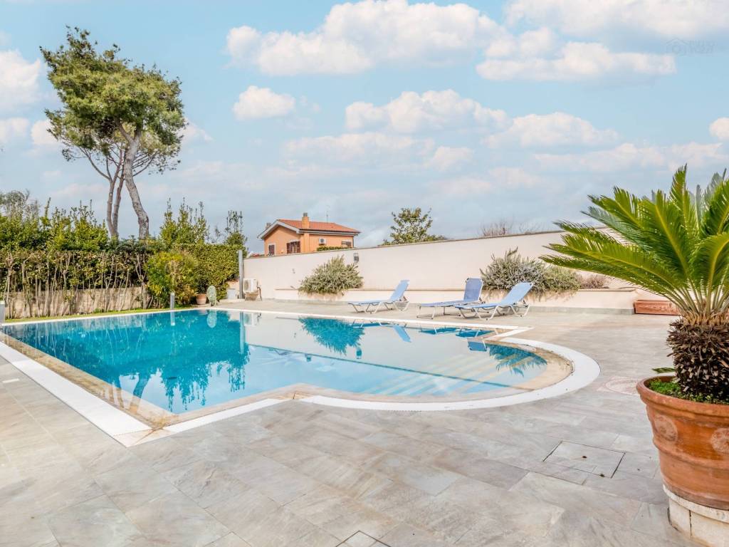 casa indipendente in vendita a Roma in zona Fonte Laurentina
