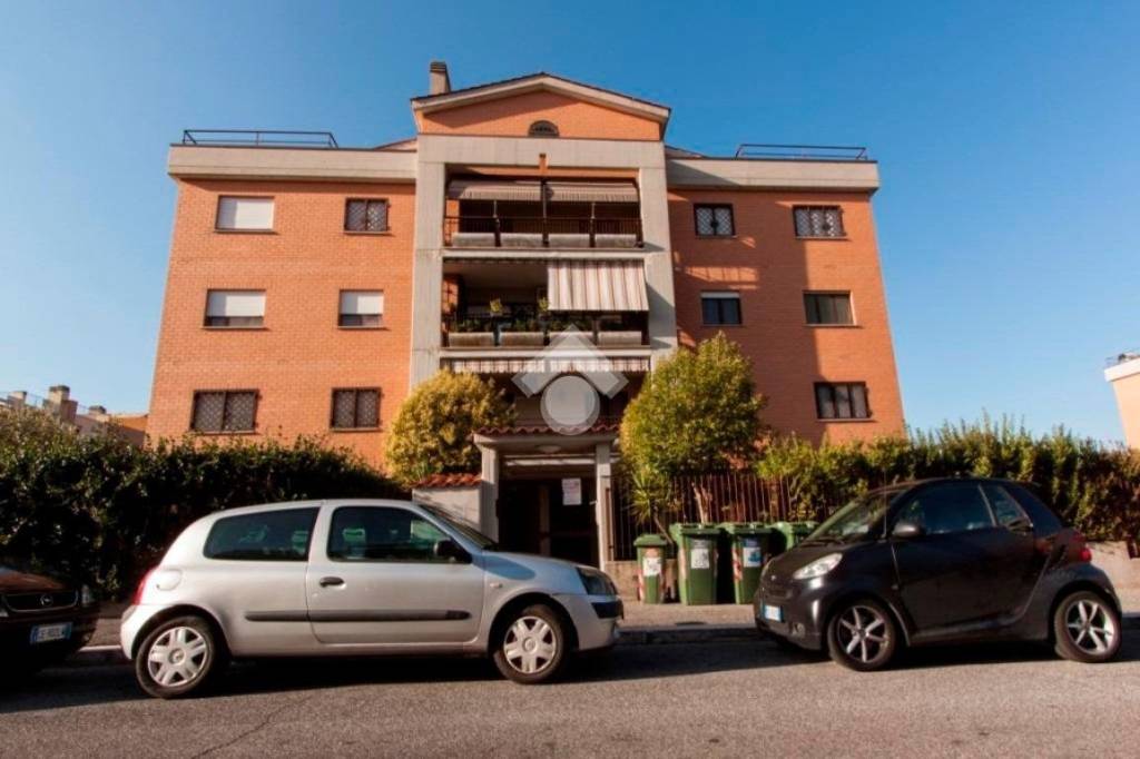 appartamento in vendita a Roma in zona Castelverde