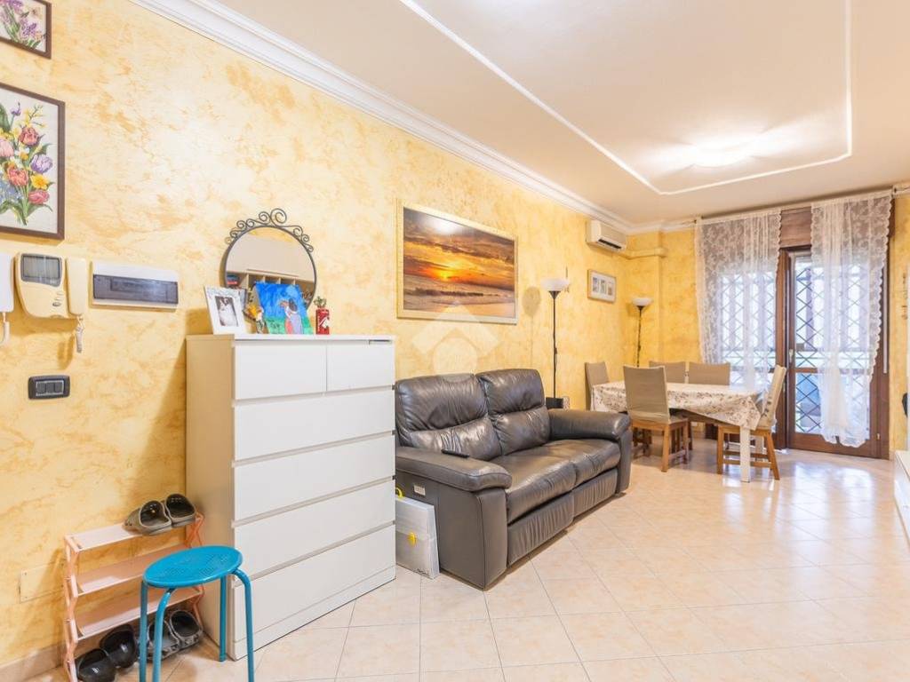 appartamento in vendita a Roma in zona Castelverde