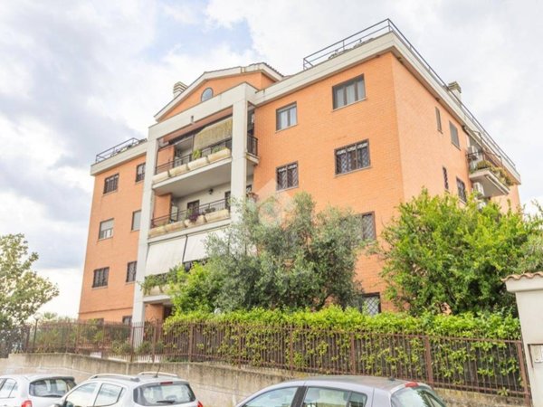 appartamento in vendita a Roma in zona Castelverde