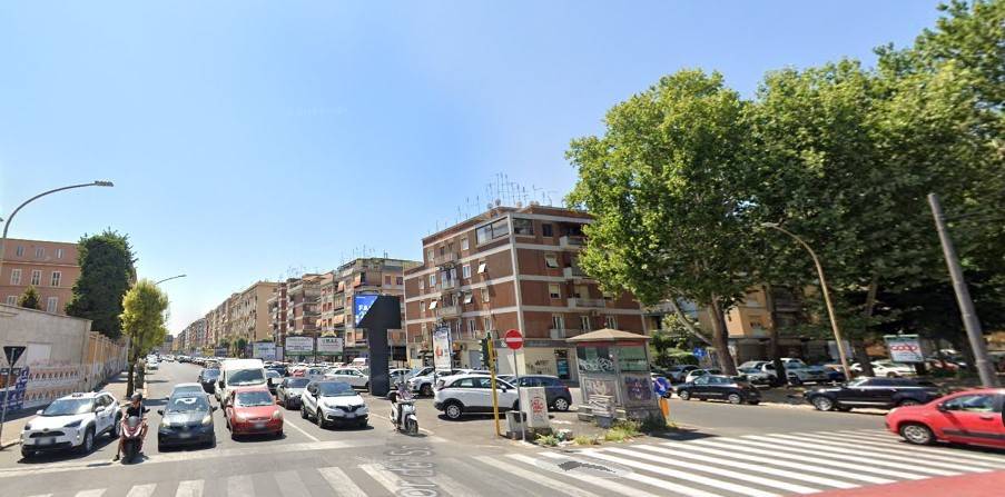 negozio in vendita a Roma in zona Prenestino-Centocelle