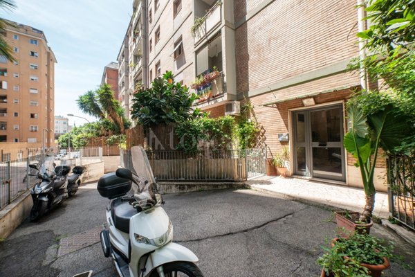 casa indipendente in vendita a Roma in zona Testaccio