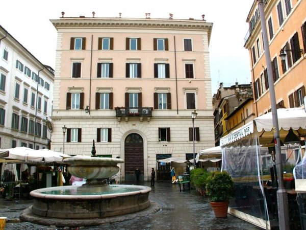appartamento in vendita a Roma in zona Parione/Sant'Eustachio