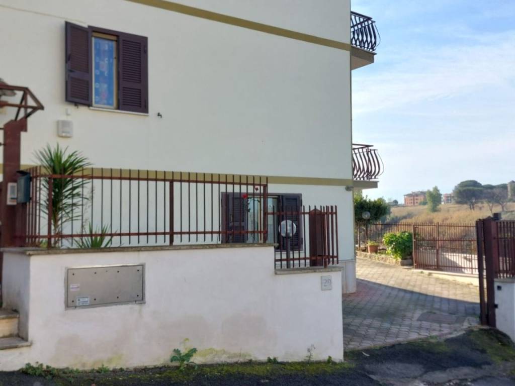 appartamento in vendita a Roma in zona Lunghezza