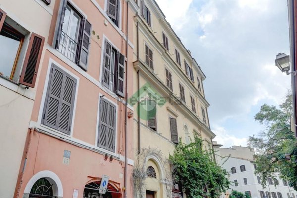 appartamento in vendita a Roma in zona Rione Monti/Campitelli