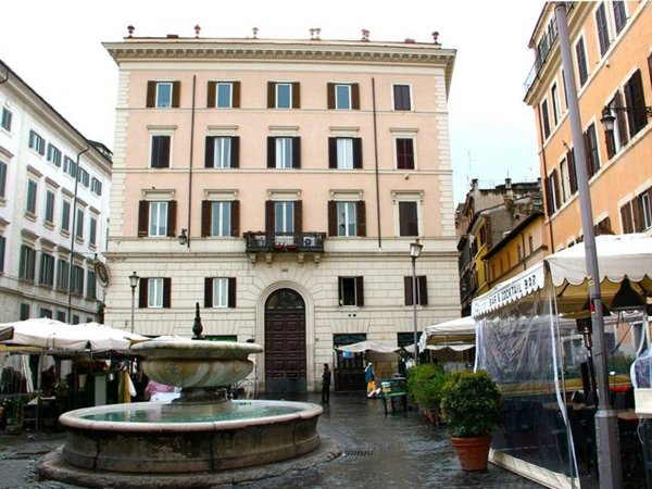 appartamento in vendita a Roma in zona Rione Regola