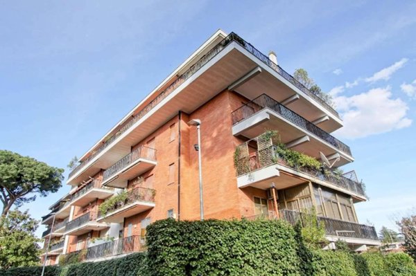 appartamento in vendita a Roma in zona Tomba di Nerone