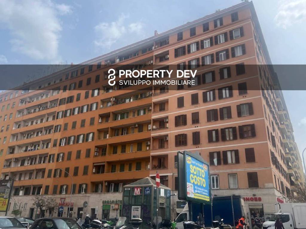 appartamento in vendita a Roma in zona Tuscolano