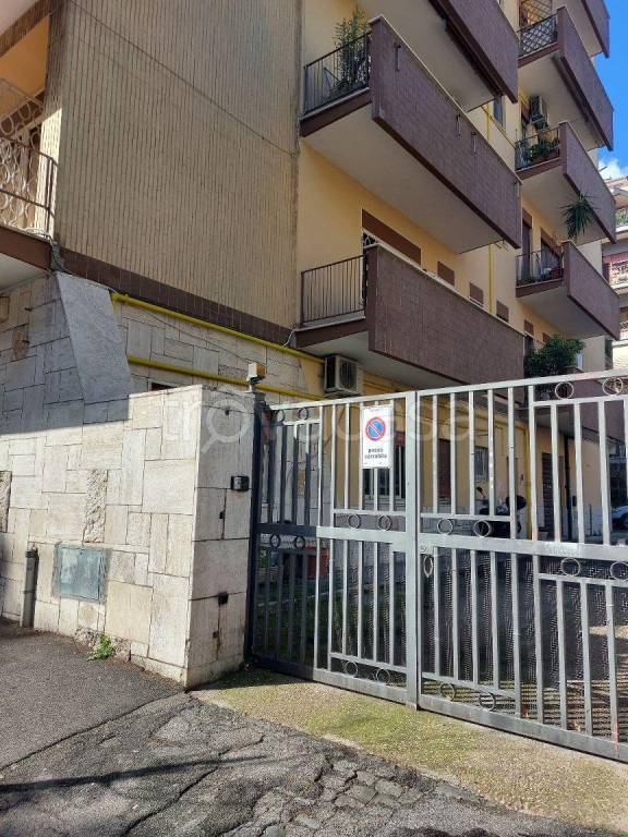 appartamento in vendita a Roma in zona Ardeatino