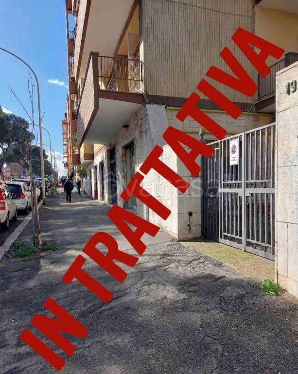 appartamento in vendita a Roma in zona Ardeatino