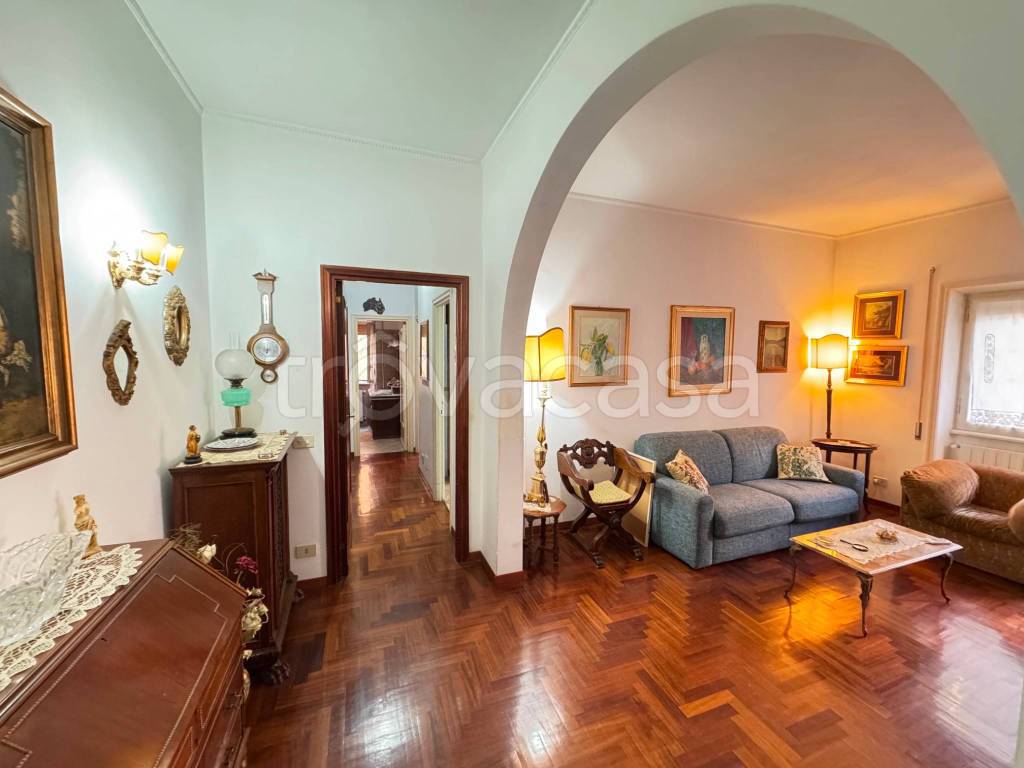 appartamento in vendita a Roma in zona Tomba di Nerone