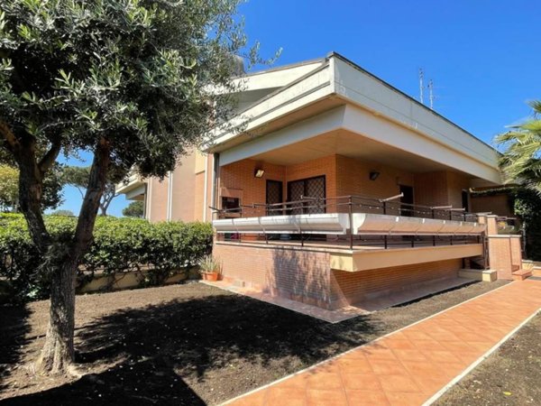 casa indipendente in vendita a Roma in zona Infernetto