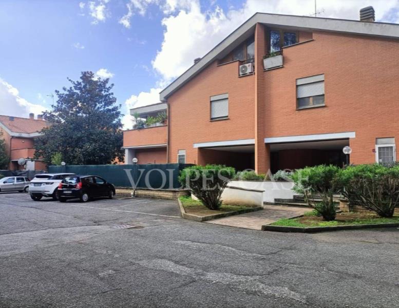 appartamento in vendita a Roma in zona Valle Muricana