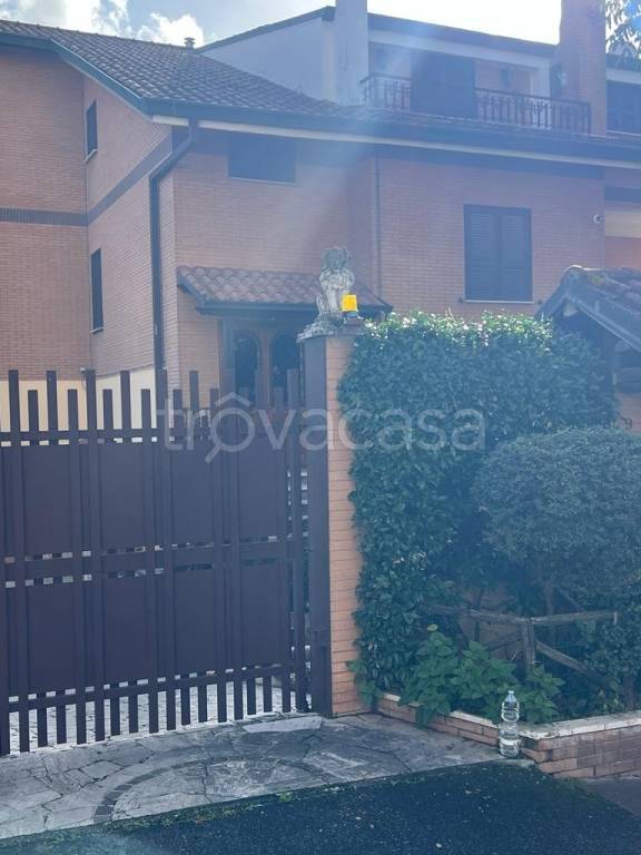 appartamento in vendita a Roma in zona Finocchio