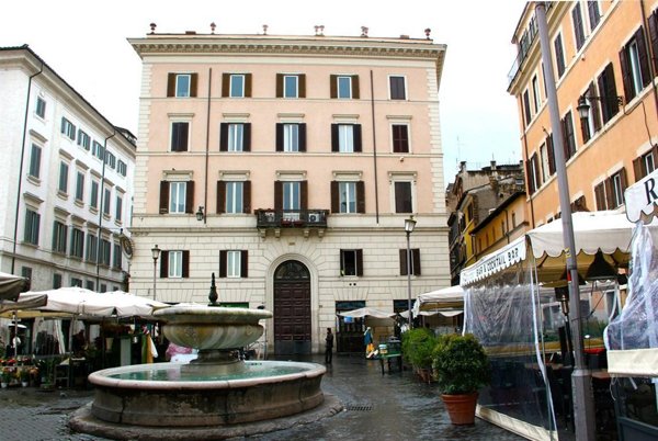 appartamento in vendita a Roma in zona Parione/Sant'Eustachio