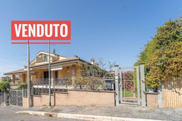 casa indipendente in vendita a Roma in zona Valle Muricana