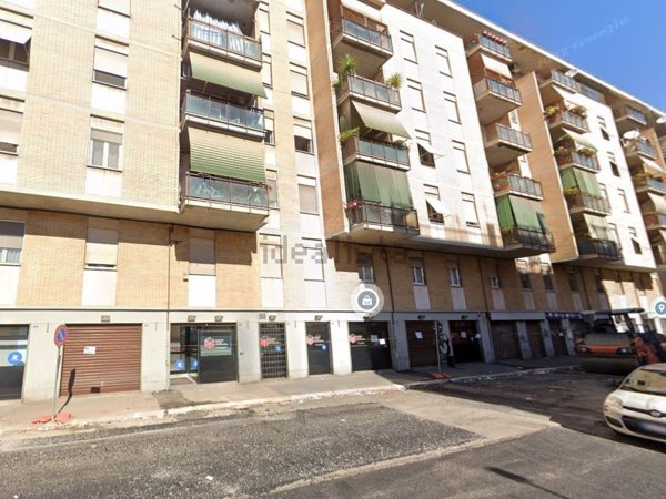 locale commerciale in vendita a Roma in zona Portuense