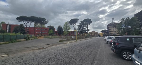 negozio in vendita a Roma in zona Tor Bella Monaca