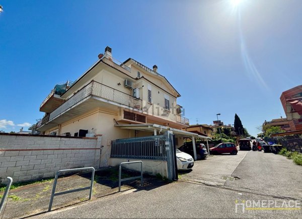 appartamento in vendita a Roma in zona Finocchio