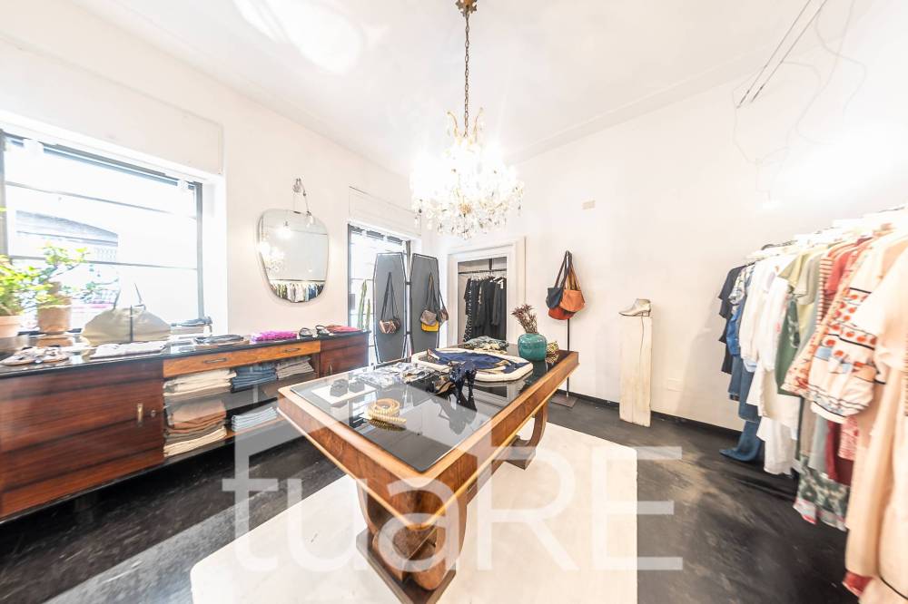negozio in vendita a Roma in zona Rione Monti/Campitelli