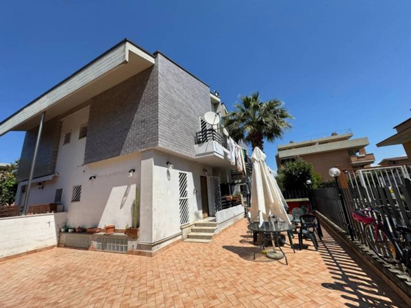 casa indipendente in vendita a Roma in zona Casal Morena