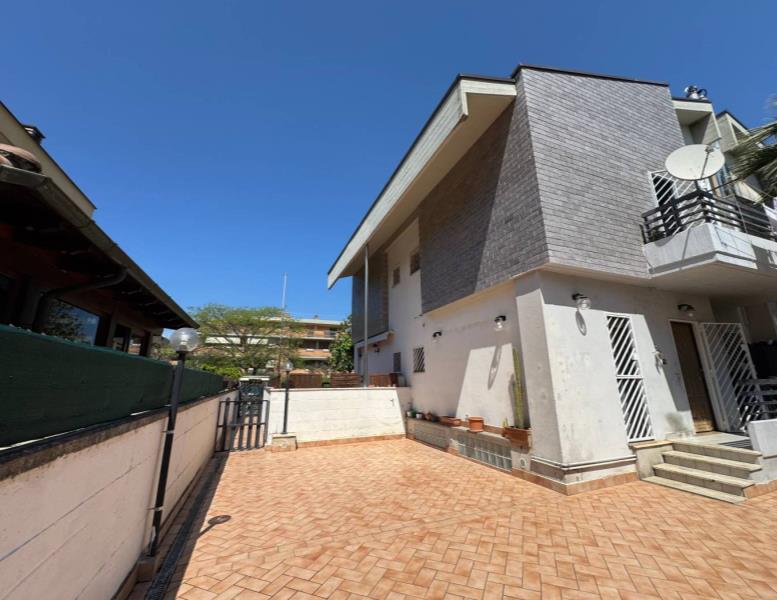 casa indipendente in vendita a Roma in zona Casal Morena