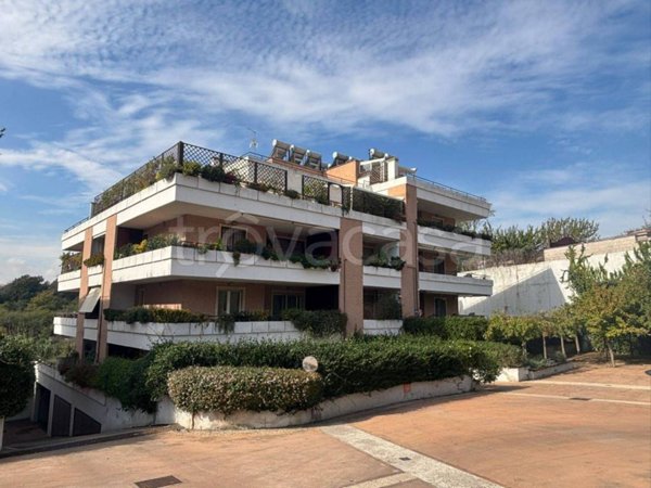 appartamento in vendita a Roma in zona Valle Muricana