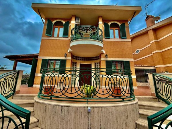 casa indipendente in vendita a Roma