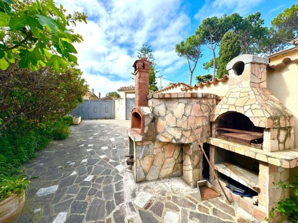 casa indipendente in vendita a Roma in zona Axa