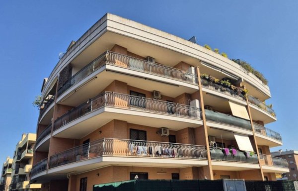 appartamento in vendita a Roma in zona Ponte di Nona