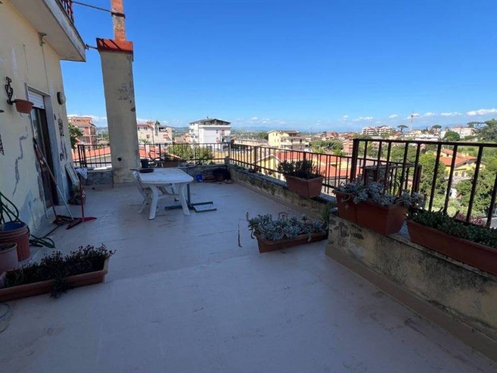 appartamento in vendita a Roma in zona Torrione Cerquetta