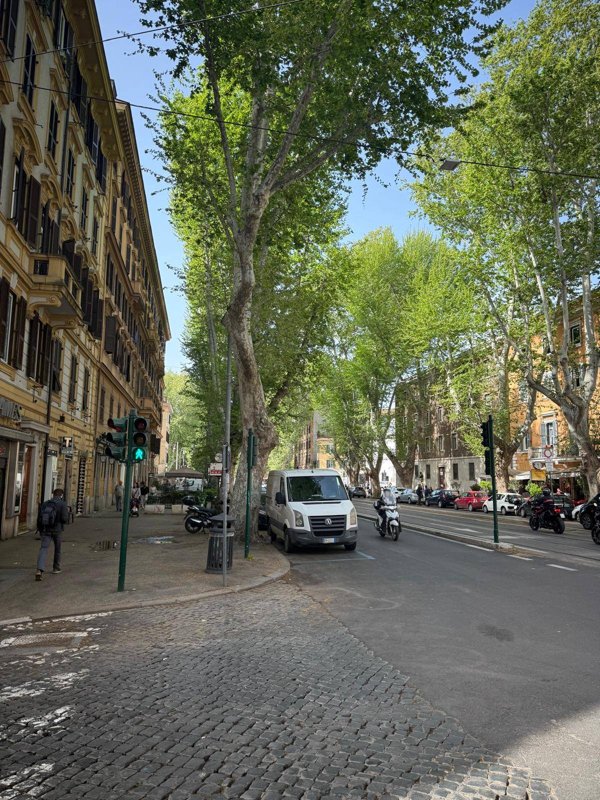 locale di sgombero in vendita a Roma in zona Trastevere