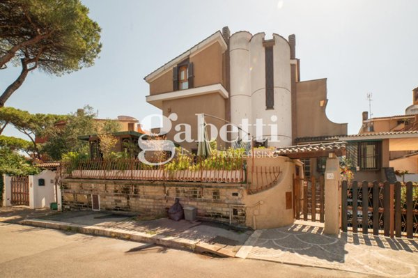 casa indipendente in vendita a Roma in zona Mostacciano