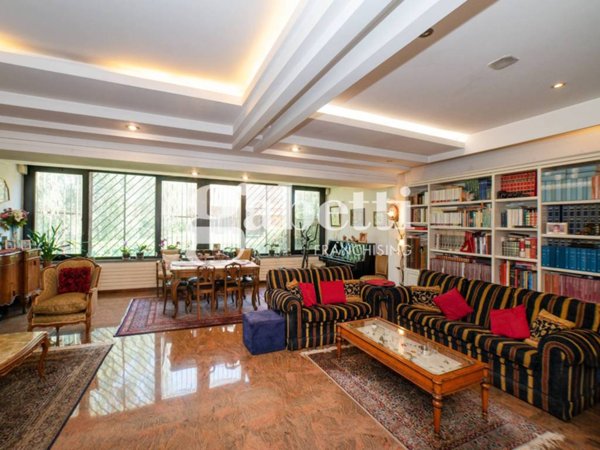 casa indipendente in vendita a Roma in zona Mostacciano