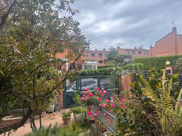casa indipendente in vendita a Roma in zona Spinaceto