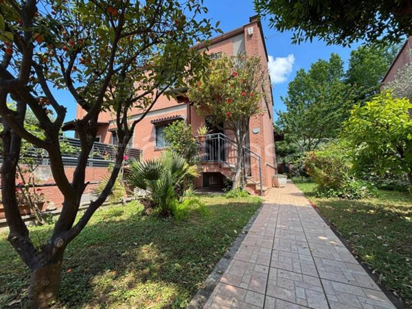 casa indipendente in vendita a Roma in zona Spinaceto