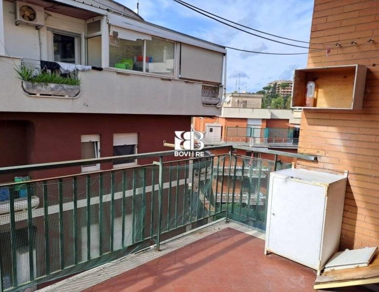 appartamento in vendita a Roma in zona Tomba di Nerone
