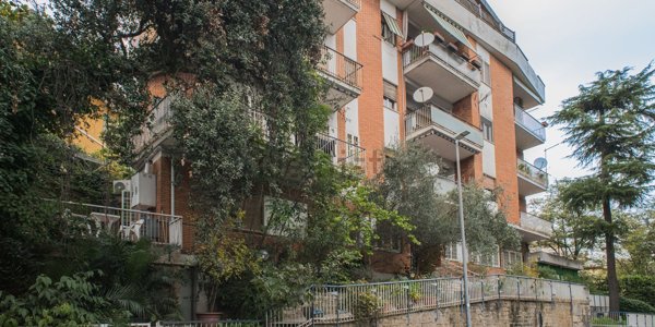 appartamento in vendita a Roma in zona Tomba di Nerone
