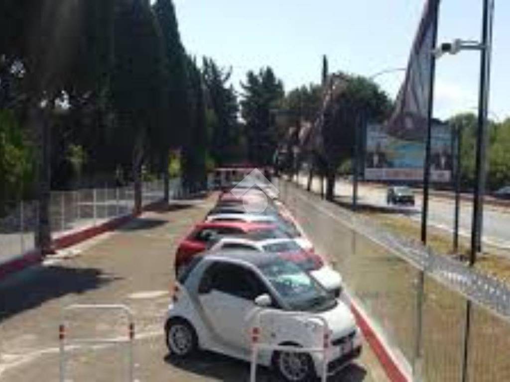 negozio in vendita a Roma in zona Appio Claudio
