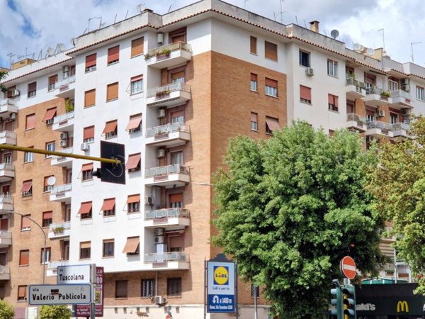 appartamento in vendita a Roma in zona Cinecittà