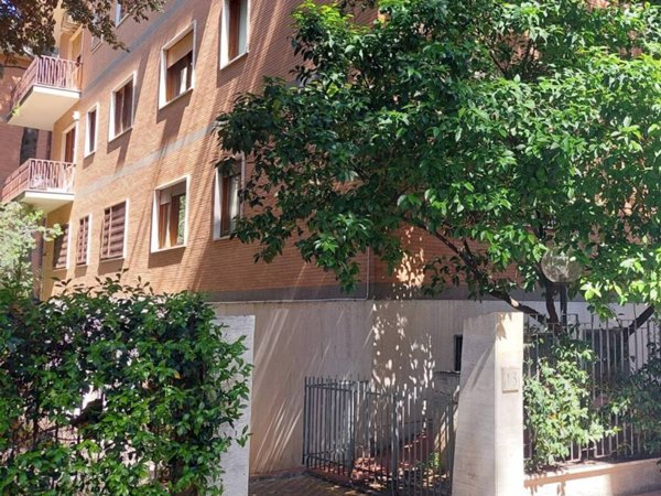appartamento in vendita a Roma in zona Ostiense