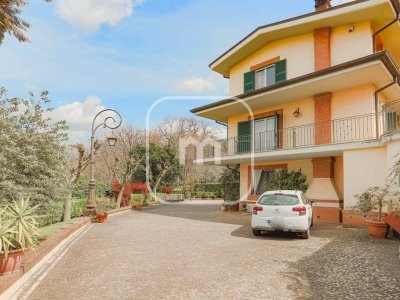 casa indipendente in vendita a Roma
