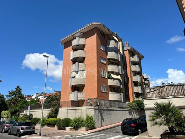 appartamento in vendita a Roma in zona Fonte Laurentina
