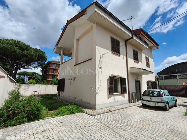 appartamento in vendita a Roma in zona Casal Morena