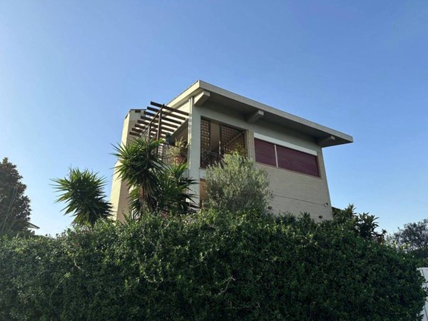 appartamento in vendita a Roma in zona Castel Fusano