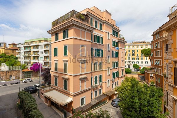 appartamento in vendita a Roma in zona Tuscolano