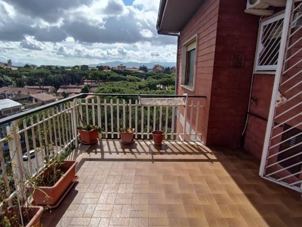 appartamento in vendita a Roma in zona Torre Spaccata