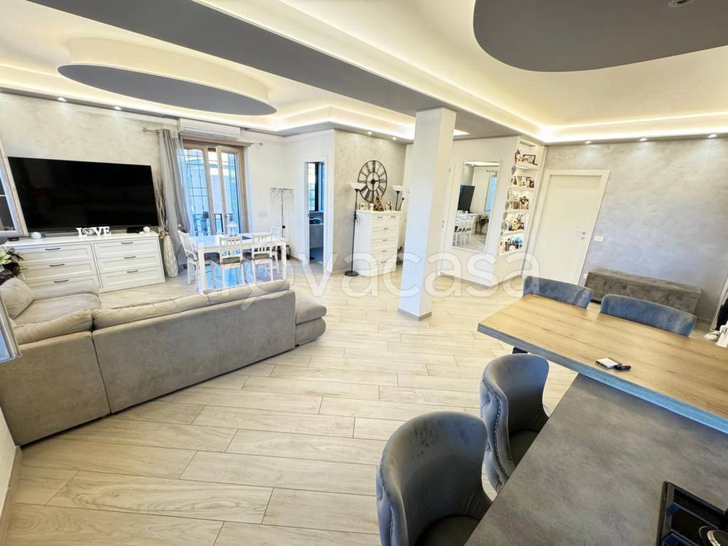 appartamento in vendita a Roma in zona Colle del Sole