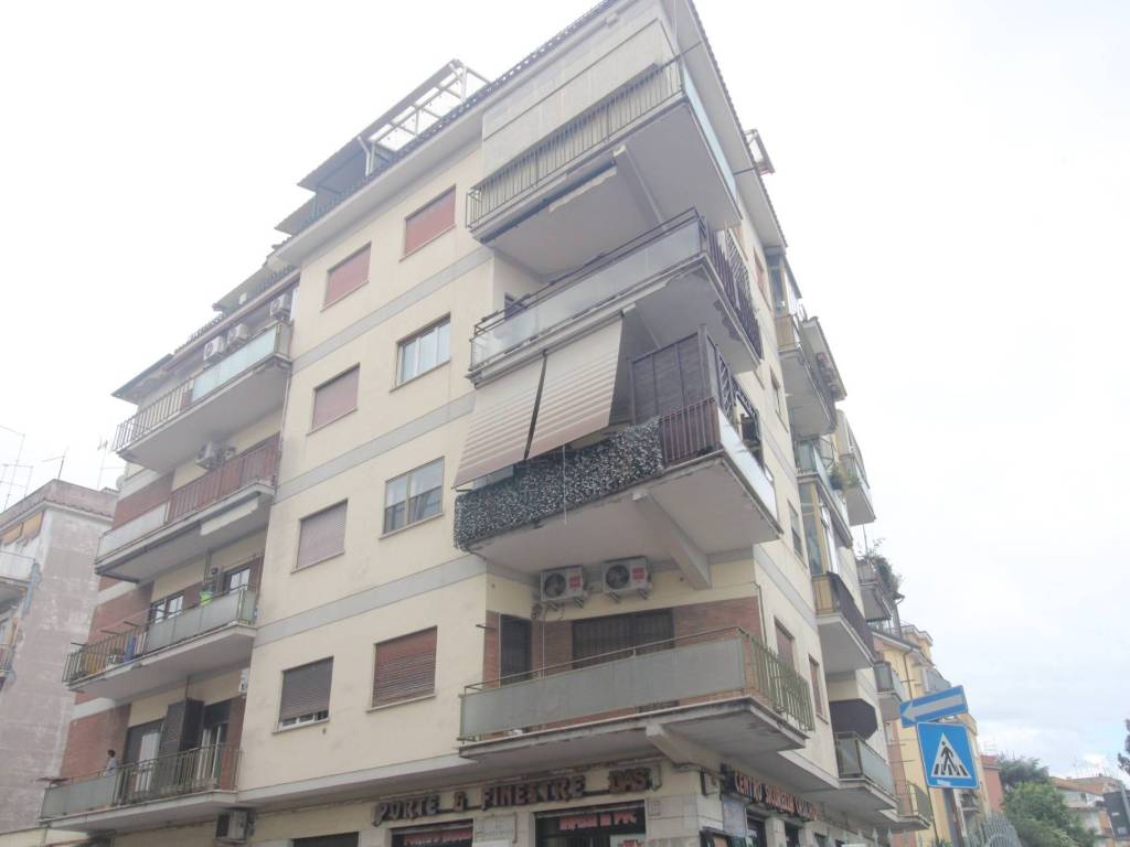 appartamento in vendita a Roma in zona Torre Maura