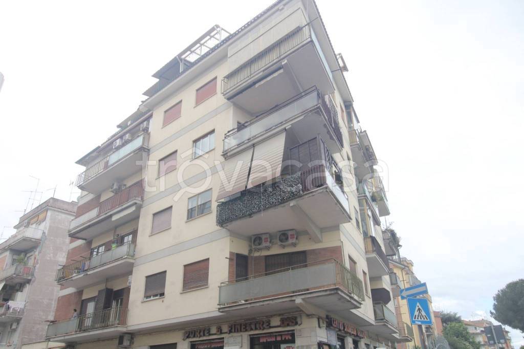 appartamento in vendita a Roma in zona Torre Maura